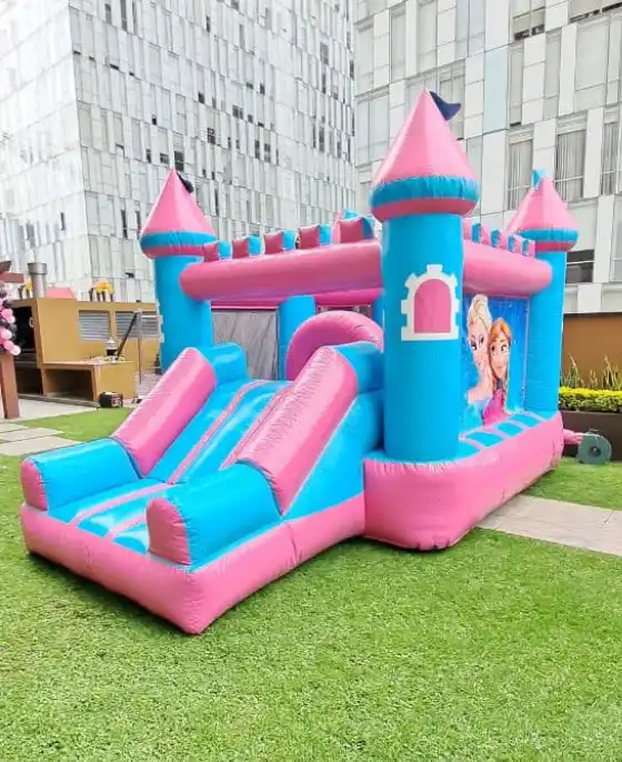 Inflable CASTILLO DE PRINCESAS, castillo rosa y azul cielo con torres y resbaladilla